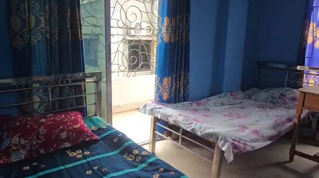 ট্রিপল রুম (এটাচ ওয়াশরুম + বেলকনি)